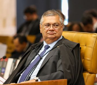 Imagem - Dino suspende penduricalhos e manda revisar salários acima do teto nos Três Poderes