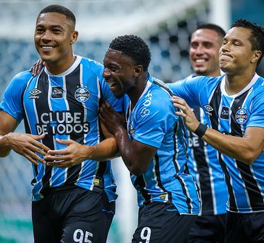Imagem - Grêmio vence Botafogo em jogo de oito gols e conquista primeira vitória no Brasileirão