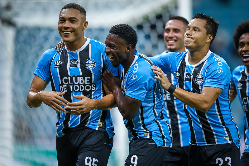 Carlos Vinicius marcou três gols - 