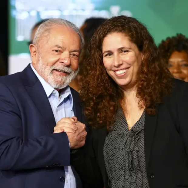 (Ministra da Gestão e da Inovação em Serviços Públicos, Esther Dweck e o presidente Lula)