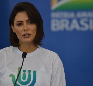 Imagem - Michelle divulga carta escrita por Bolsonaro após prisão decretada pelo STF