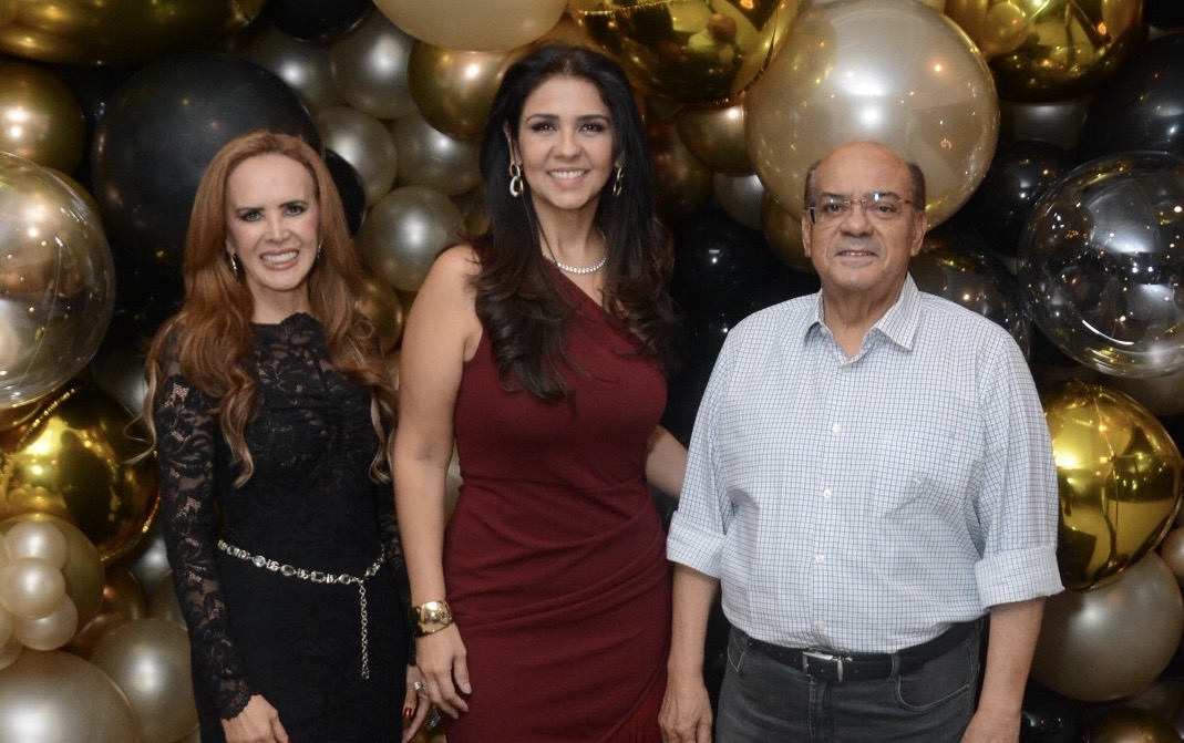 A aniversariante com Lena e Nilson Pinto 