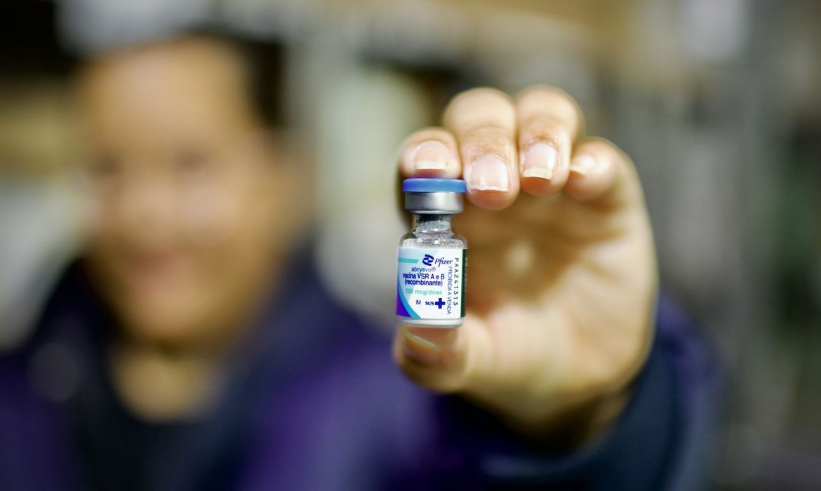 Imagem - SUS oferece imunizante contra bronquiolite para bebês prematuros