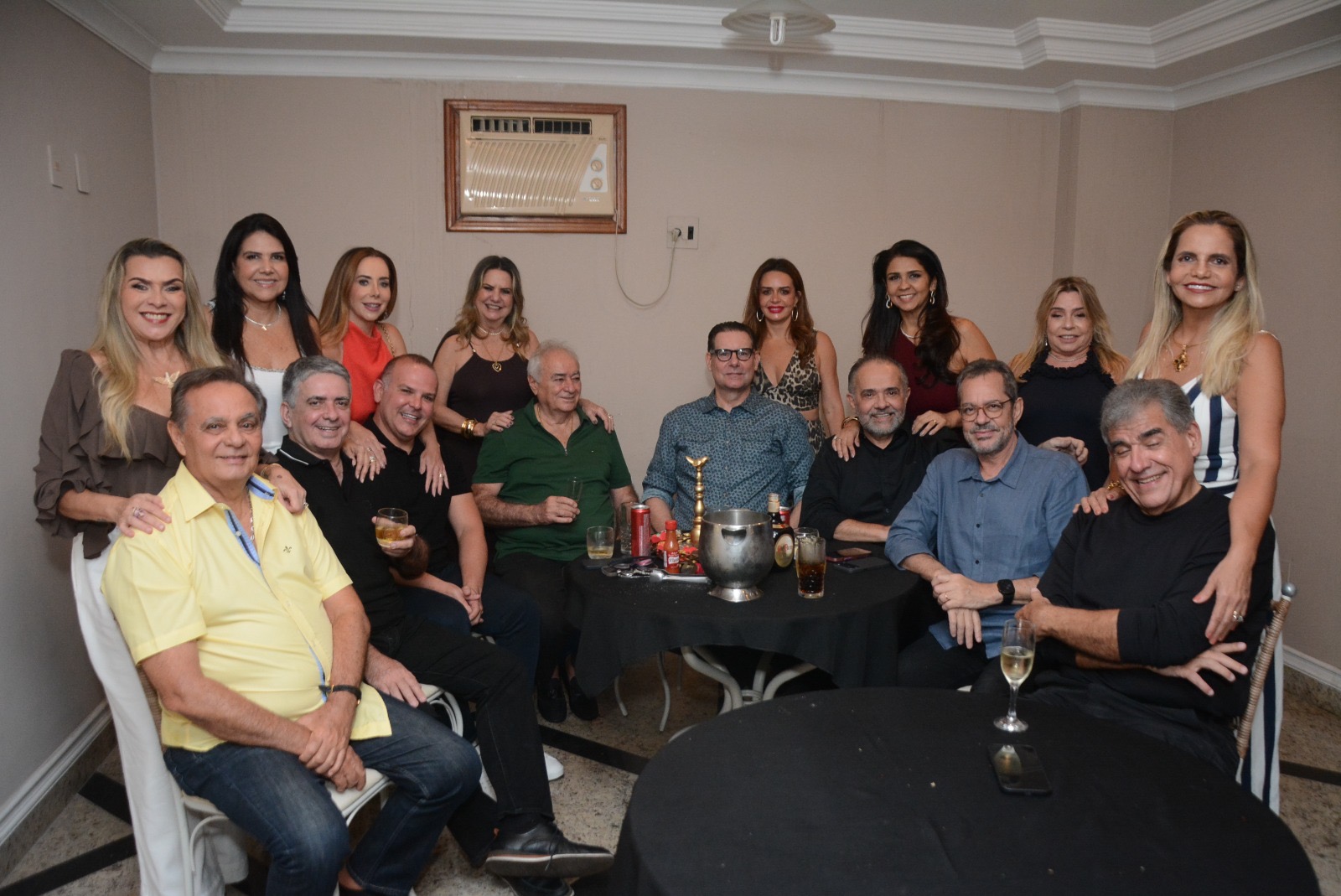Ingrid e Manoel Macedo, Mayra Proença e Marcio Brandão, Kamila e André Lima, Silvana e Mario Rodrigues, Macele e Alexandre Bührnheim, Dinah Fonseca e José Silvério, Gigi e Ricardo Soriano de Melo e Tânia e Mauro Tavenard