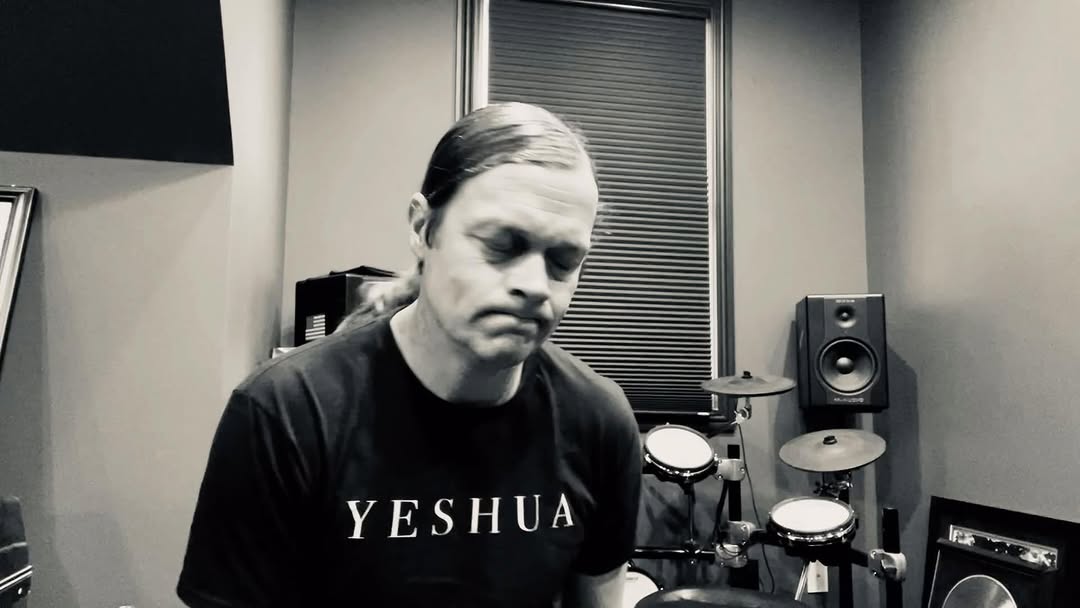 Brad Arnold, voz do 3 Doors Down, morreu de câncer.