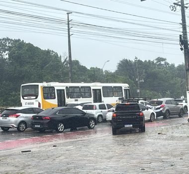 Imagem - Chuva forte deixa Av. Independência com trânsito lento em Belém