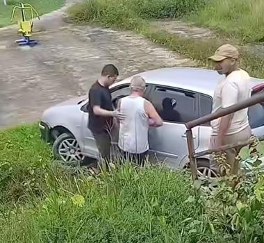 Imagem - Motorista perde controle de carro e cai em ribanceira na Av. João Paulo II, em Belém