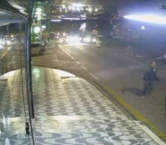 Imagem - Bebê cai de carro em movimento após briga em bar de SP