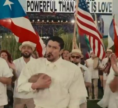 Imagem - Show de Bad Bunny no Super Bowl alfineta política anti-imigratória de Trump