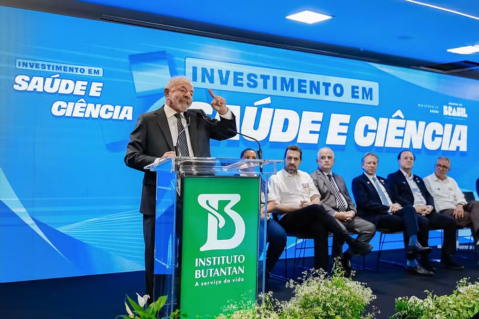 A declaração, feita em tom de brincadeira, ocorreu durante uma cerimônia no Instituto Butantan, em São Paulo.

