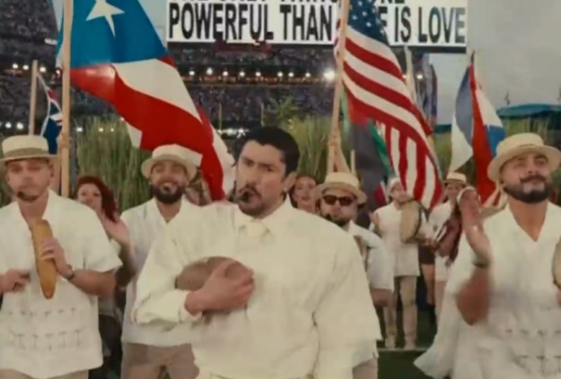 Imagem - Show de Bad Bunny no Super Bowl alfineta política anti-imigratória de Trump