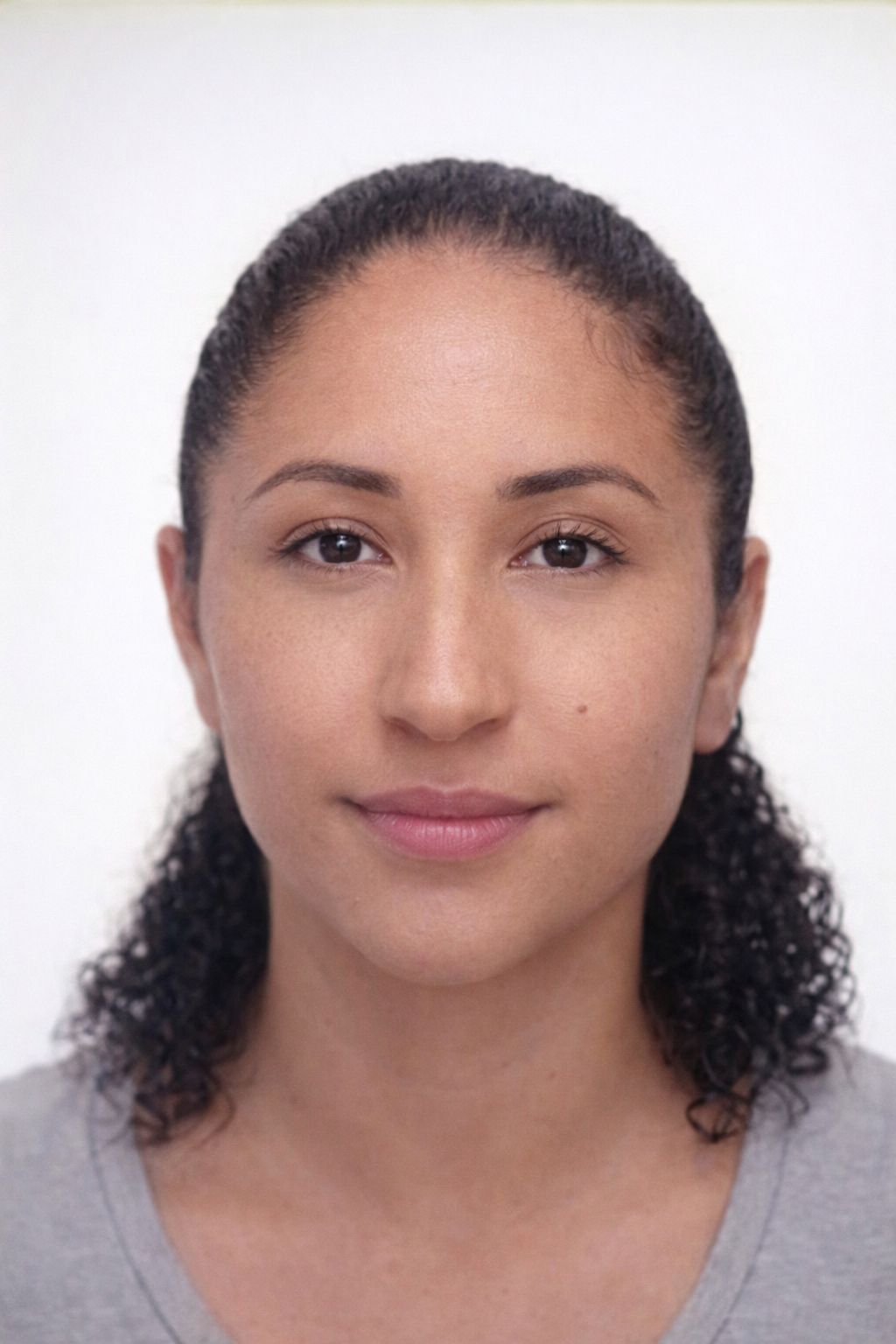 (Jéssica de Assunção Azevedo, de 33 anos, foi encontrada morta na manhã desta segunda-feira (9), dentro da propriedade onde morava)