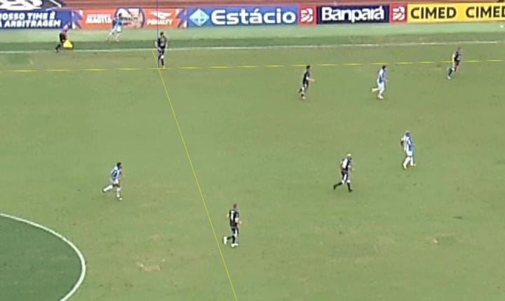 Lance ocorreu no começo do jogo -