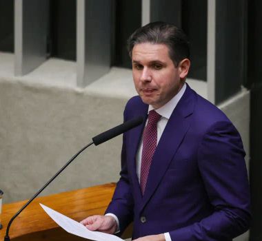 Imagem - Decisão de Flávio Dino sobre penduricalhos foi 'feliz', diz Hugo Motta