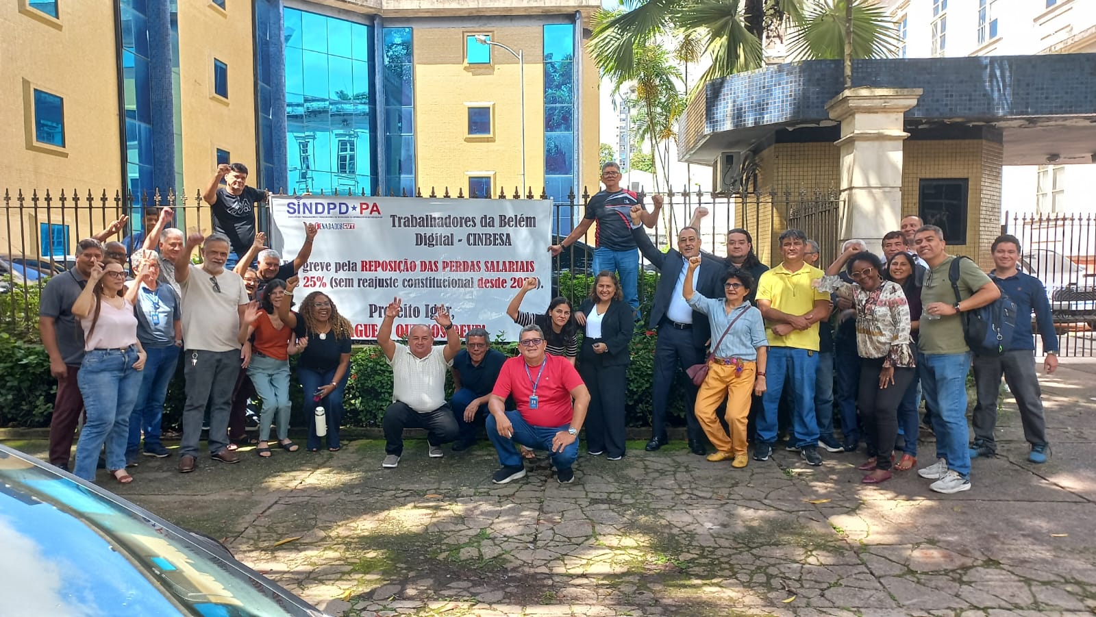Funcionários da CINEBESA entram em greve por tempo indeterminado, em Belém.