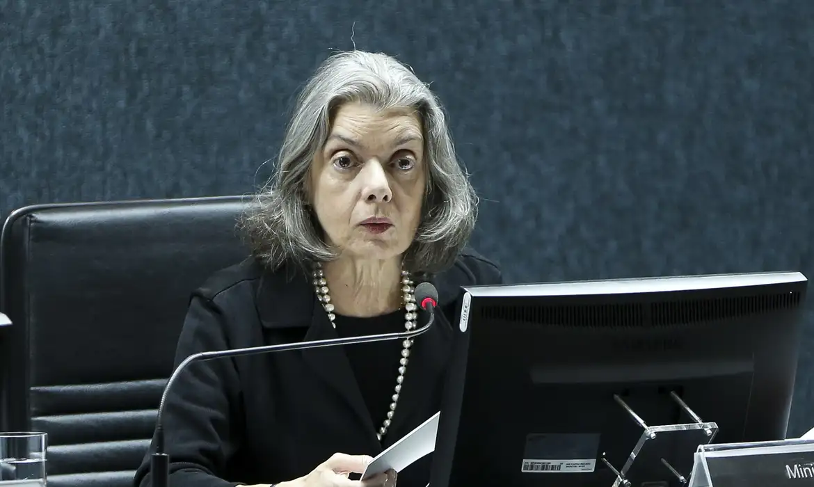(Presidente do Tribunal Superior Eleitoral (TSE), ministra Cármen Lúcia)