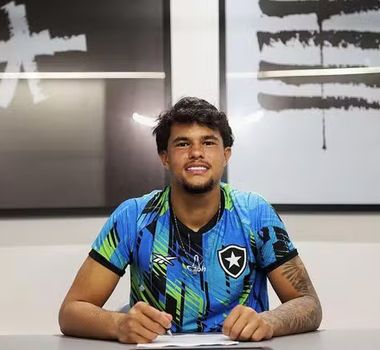 Imagem - Bruno Samudio assina primeiro contrato profissional com o Botafogo aos 16 anos