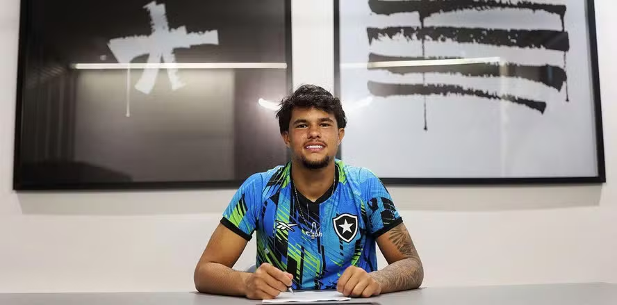 Goleiro do sub 17 vive dia especial, celebra sonho realizado e projeta futuro no Glorioso
