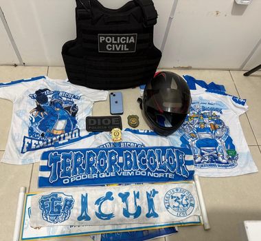 Imagem - Polícia apreende materiais de torcidas organizadas que fazem apologia à violência