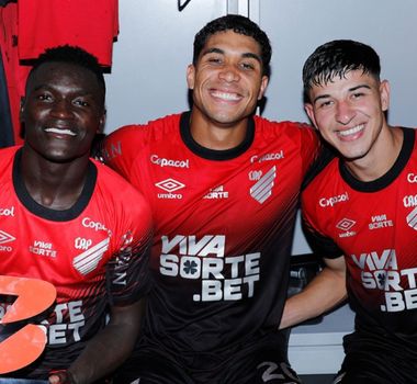 Imagem - Athletico vence Santos com gol no fim e segue 100% no Brasileirão