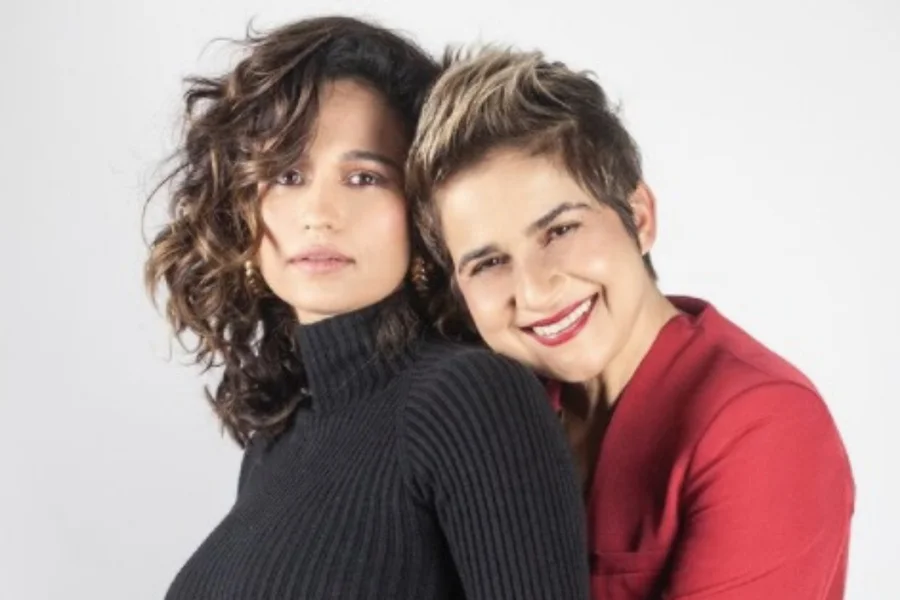 (Atriz Nanda Costa e a percussionista e DJ Lan Lan)