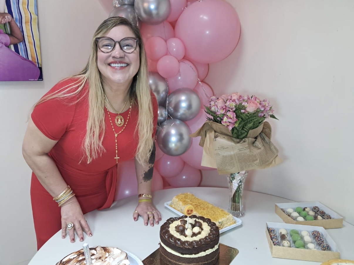 Dra. Sintia Maradei, a aniversariante desse fim de semana