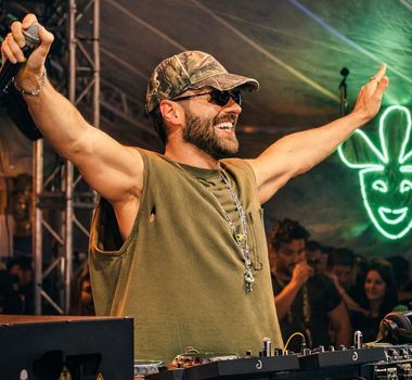 Imagem - Alok agita carnaval de Vigia, no Pará, com espetáculo de drones