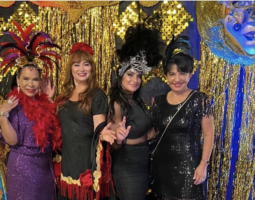 Bloco de foliãs no Baile das Máscaras: Silvia Bezerra, Izabelle Vasconcelos, Gilvana Gonçalves e Maria da Penha Buchacra 
