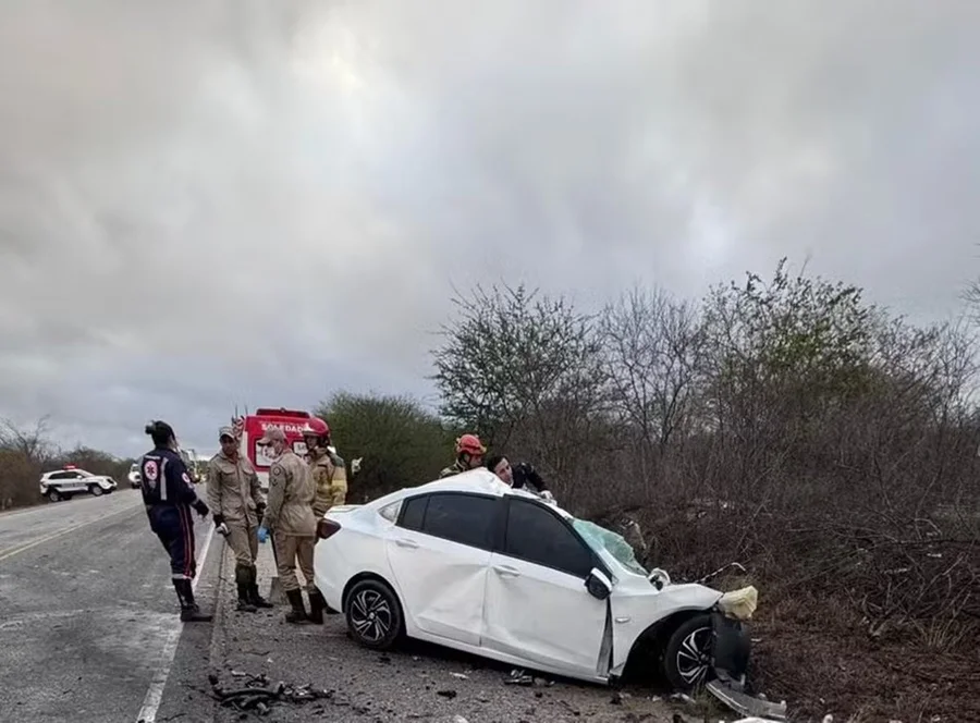 Colisão entre carro e carreta mata família e amigas na BR-230, na Paraíba 

