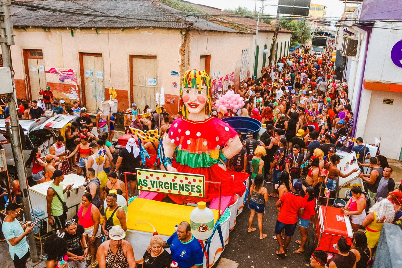 Desfile de bonecos no tradicional Carnaval do município de Vigia