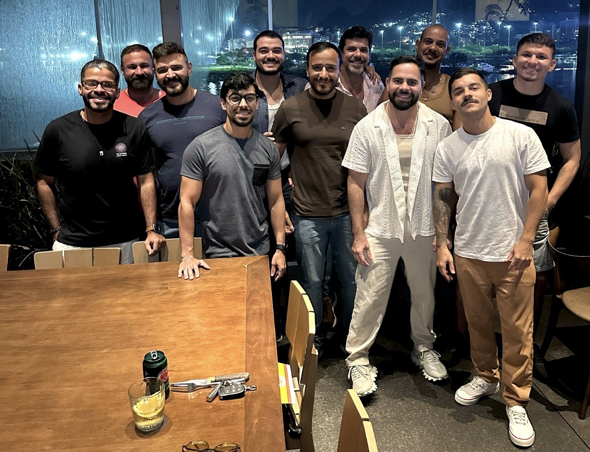 O jornalista Kaliu Andrade completou idade nova, cercado de amigos, no Rio de Janeiro. O point escolhido foi o restô, Xian. Chiquérrimo! Felicidades!
