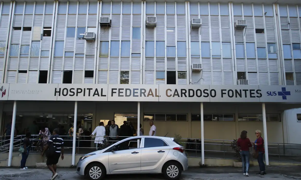 (Centro de Emergência Regional (CER) do Hospital Federal Cardoso Fontes (HFCF), em Jacarepaguá (Av. Menezes Cortes, 3.245), na zona sudoeste do Rio de Janeiro.)