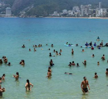 Imagem - Mais de 450 pessoas se afogam em praias do Rio de Janeiro durante o Carnaval