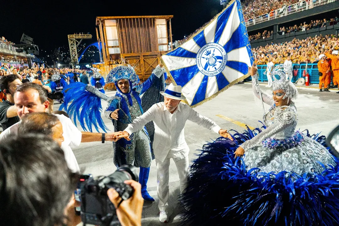 Acadêmicos de Niterói homenageou Lula