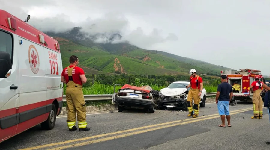 Colisão na BR-259 mata quatro da mesma família e deixa criança ferida em MG


