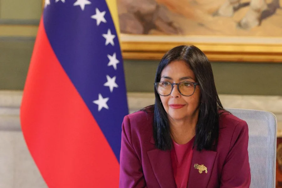 Delcy Rodríguez extingue programas do chavismo e promove ampla reestruturação no governo venezuelano