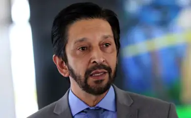 Imagem - Nunes acusa escola de samba de 'abuso eleitoreiro' em homenagem a Lula no Carnaval