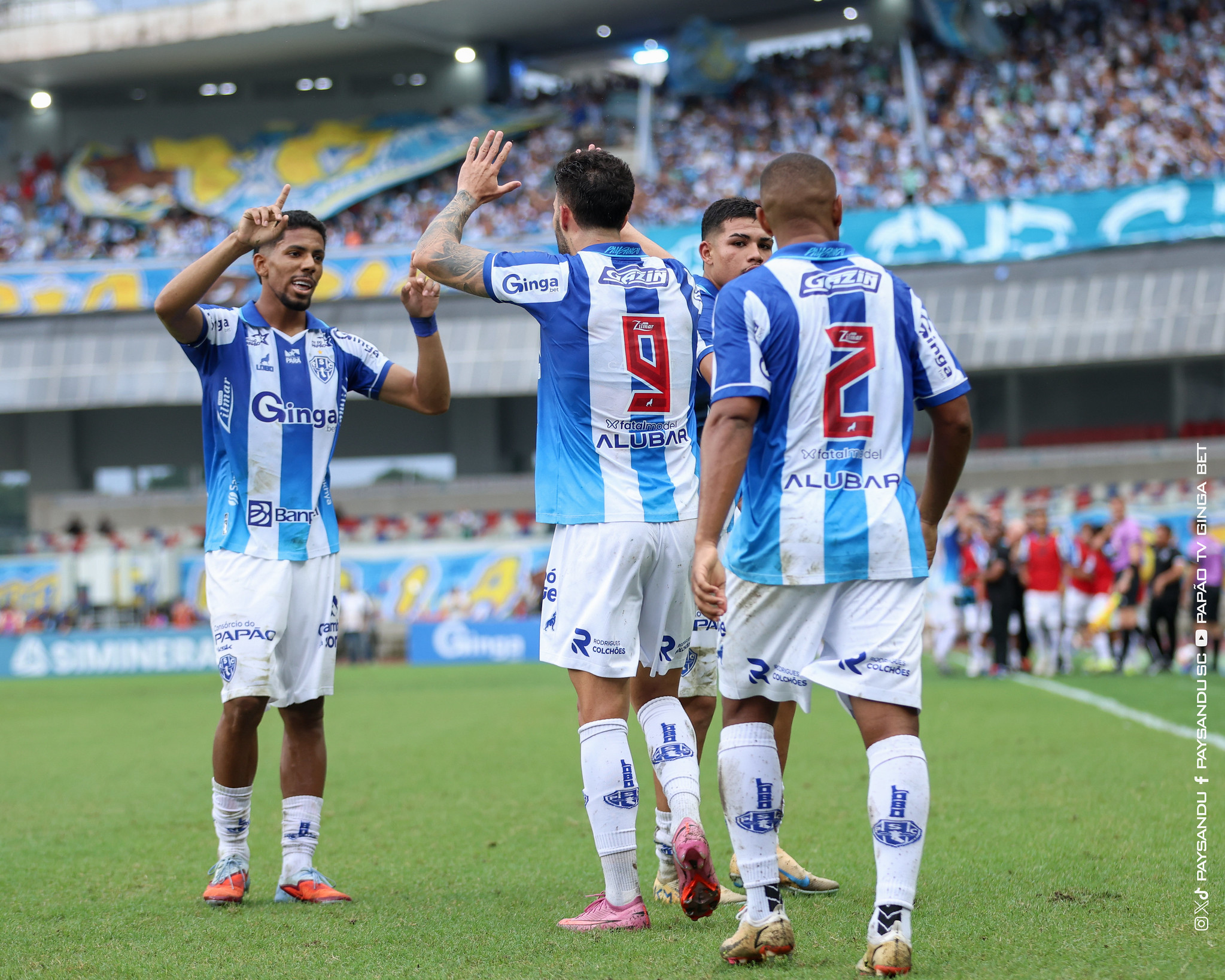 Kauã Hinkel (à esquerda) deu a assistência para o gol de Ítalo no Re-Pa