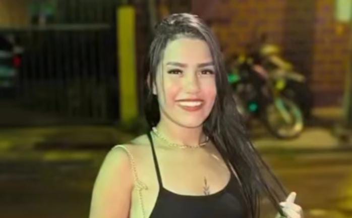 (Uma mulher identificada como Karina Carvalho foi assassinada a tiros no início da noite de segunda-feira (16), no bairro Jardim Primavera, em Altamira, no sudoeste do Pará.)