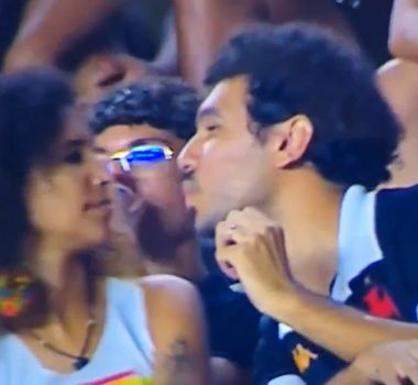 Imagem - Vascaíno viraliza levando 'fora' de mulher em estádio; assista