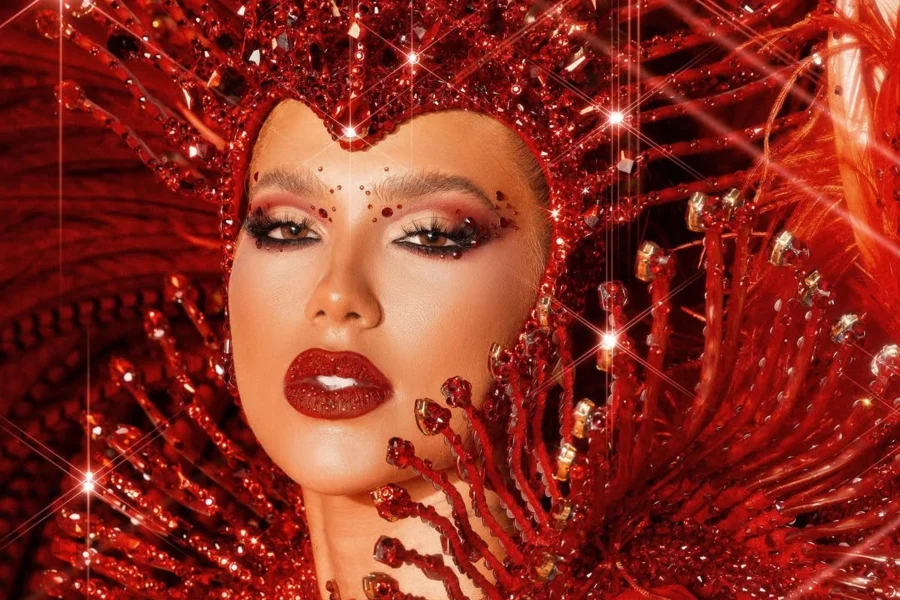 (A influenciadora e empresária Virginia Fonseca compartilhou nas redes sociais, antes do desfile, a fantasia que usará em sua estreia como rainha de bateria da Grande Rio)