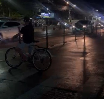 (Momento do flagrante que o ciclista se expões na faixa exclusiva do BRT, em Ananindeua) 