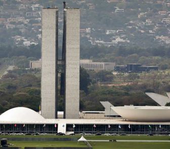 Imagem - Lula sanciona, com vetos, reajuste salarial para cargos do Legislativo