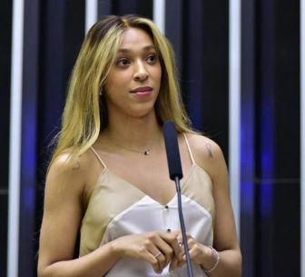 Imagem - Erika Hilton critica projeto sobre porte de arma para pessoas trans e aponta desvio de prioridades