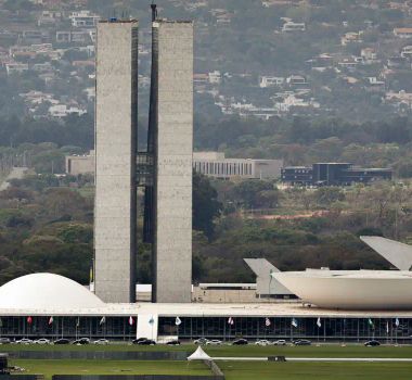 Imagem - Lula sanciona, com vetos, reajuste salarial para cargos do Legislativo