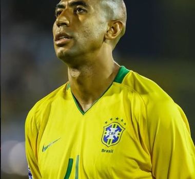 Imagem - Ídolo do Benfica, Luisão diz sentir 'vergonha' após postura do clube em caso com Vini Jr