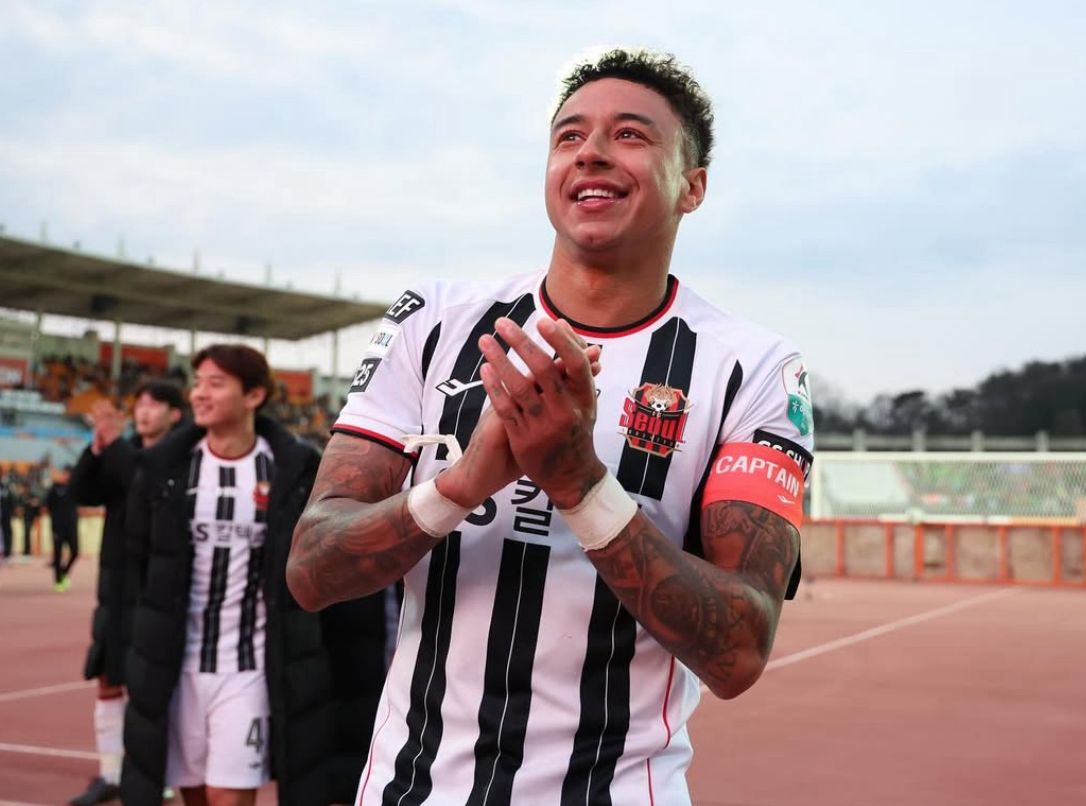 Lingard enquanto defendia o Seoul, da Coreia do Sul - 