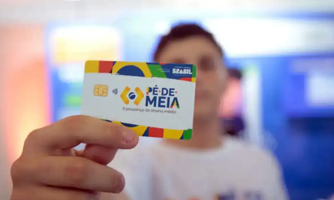 (Cartão do programa federal Pé de Meia)