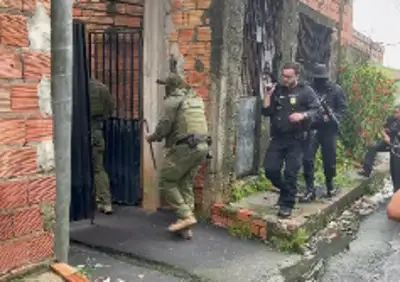 (A primeira fase da operação aconteceu no último sábado (14) e culminou com a prisão de um dos envolvidos no crime.)