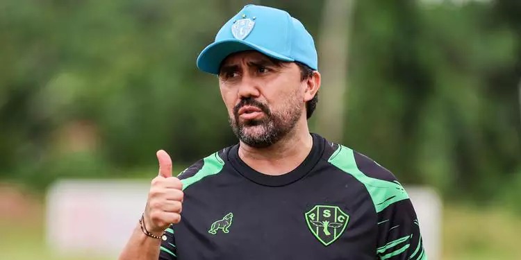 Luizinho Lopes passou pelo Paysandu em 2025 - 